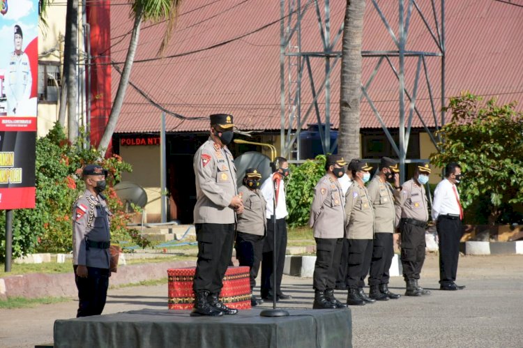 Pimpin Apel Pagi Kapolda NTT Perintahkan Seluruh Anggota Segera Kibarkan Bendera Merah Putih