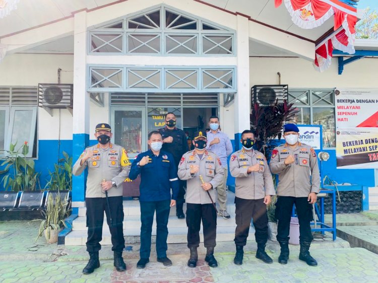 Cek PPKM Level III di Manggarai Barat, Kapolda NTT Melakukan Tatap Muka dengan Kepala Syahbandar  Pelabuhan Labuan Bajo