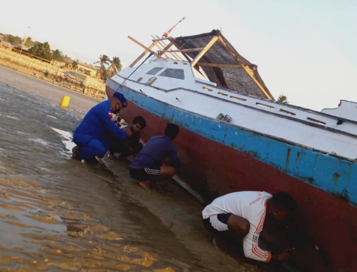 Patroli Pesisir di Wilayah Kelurahan Gege, Personil Ditpolairud Imbau Nelayan Jaga Ekosistem Laut