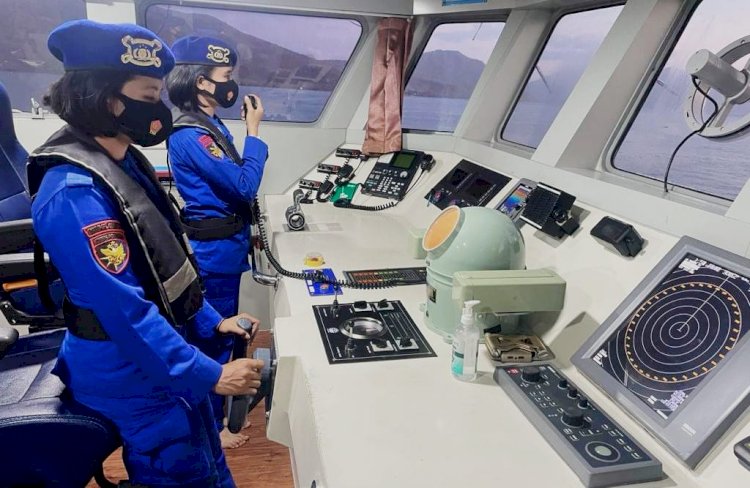Empat Polwan Ditpolairud Polda NTT Berlayar Ratusan Mil Untuk Raih Brevet Bahari