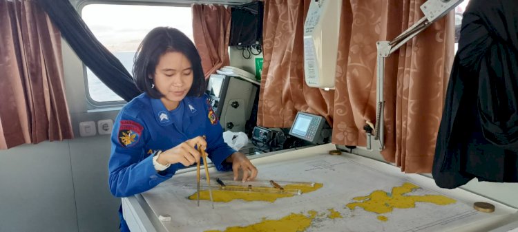 Empat Polwan Ditpolairud Polda NTT Berlayar Ratusan Mil Untuk Raih Brevet Bahari