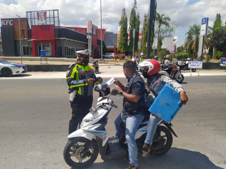 Ops Patuh Ranakah 2021, Personel Ditlantas Polda NTT Beri Imbauan Humanis Kepada Masyarakat Agar Taat Prokes