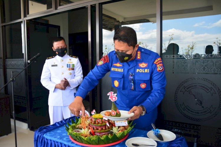 Sambangi Mako Satrol Lantamal VII Kupang, Dirpolairud Polda NTT Berikan Surpirse HUT TNI ke -76