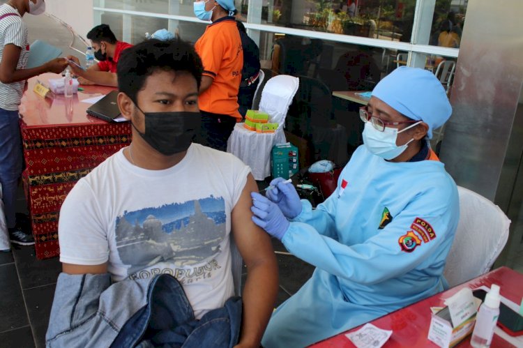 258 Orang Masyarakat Kota Kupang Ambil Bagian dalam Vaksin Presisi  Polda NTT dalam rangka HUT Humas Polri ke 70 dan Bhayangkara Mural Festival 2021