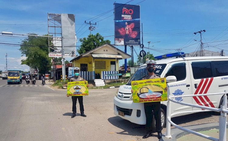 Subditkamsa Ditlantas Polda NTT Gencar Kampanye Prokes dan Kamseltibcar Lantas Bagi Pengendara Bermotor