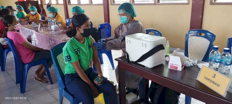 Terus Tingkatkan Komunal Bagi Masyarakat, RSB Titus Uly Kupang Beri Layanan Vaksinasi di Gereja St. Gregorius Oleta