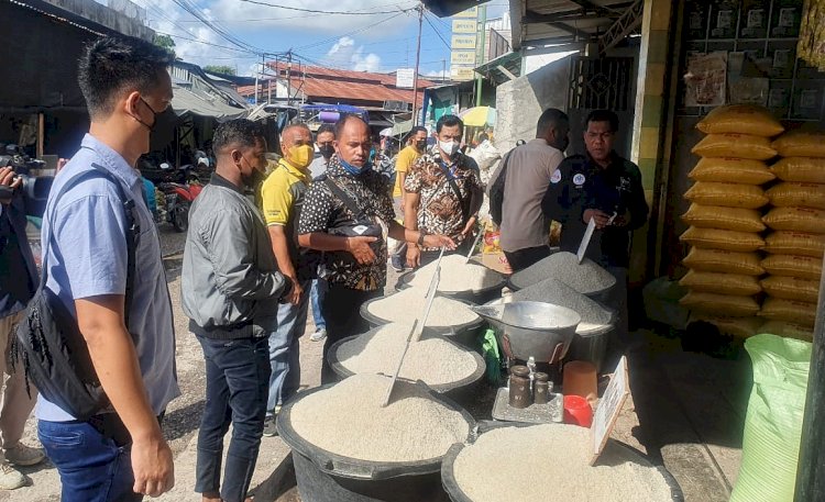 Pastikan Ketersediaan Bahan Pokok Jelang Nataru, Subdit I Ditreskrimsus Polda NTT dan Inkait Gelar Operasi Pasar di Kota Kupang