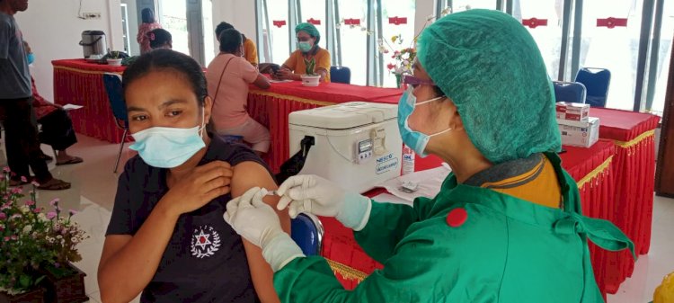 RSB Titus Uly Kupang Gelar Percepatan Pelayanan Vaksinasi di GMIT Efata Bello