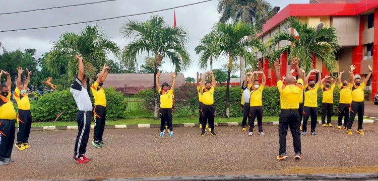 Jaga Kebugaran, Personel Polda NTT Lakukan Olahraga Mandiri