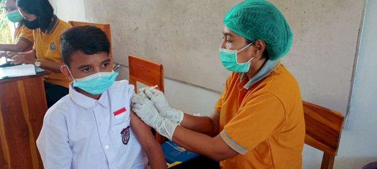 Ratusan Siswa SD Inpres Fatufeto 2 Antusias Ikuti Vaksinasi Anak Yang Digelar Oleh RS Bhayangkara Kupang