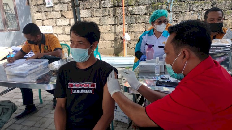 Gelar Vaksin di Dua Tempat Ini, Tim Vaksinator Biddokkes Polda NTT Layani Vaksin Tahap Satu hingga Boster