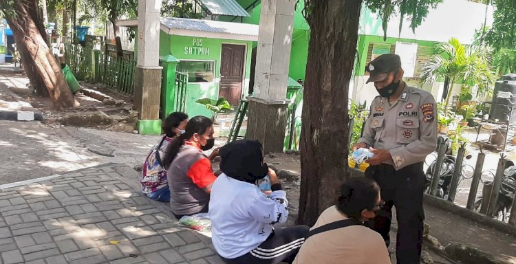 Tumbuhkan Kesadaran, Personel Ditbinmas Terus Ingatkan Masyarakat Pentingnya Penggunaan Masker