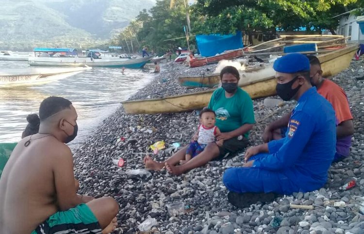 Giatkan Patroli Wilayah Pesisir Alor, Personel Ditpolairud Polda NTT Ingatkan Warga Antisipasi Cuaca Buruk Saat Melaut