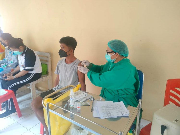 Bentuk Herd Immunity, Puluhan Masyarakat Antusias Jalani Vaksin Covid-19 di RS Bhayangkara Kupang