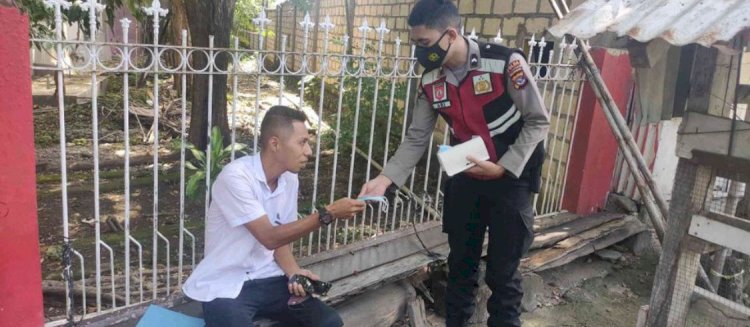 Gelar Patroli Prokes, Satgas Kepatuhan Prokes Ops Aman Nusa II Turangga 2022 Bagi-Bagi Masker