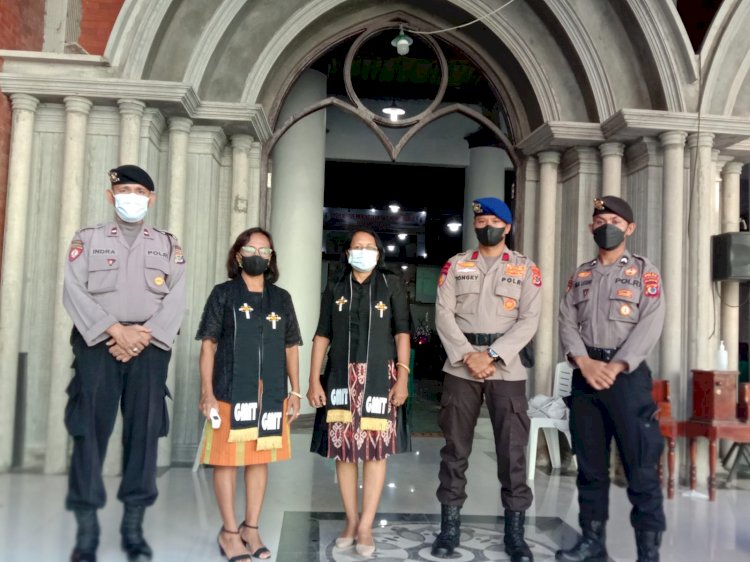 Beri Rasa Aman dan Nyaman Jalannya Ibadah Jumat Agung, Ratusan Personel Polda NTT Amankan Sejumlah Gereja di Kota Kupang