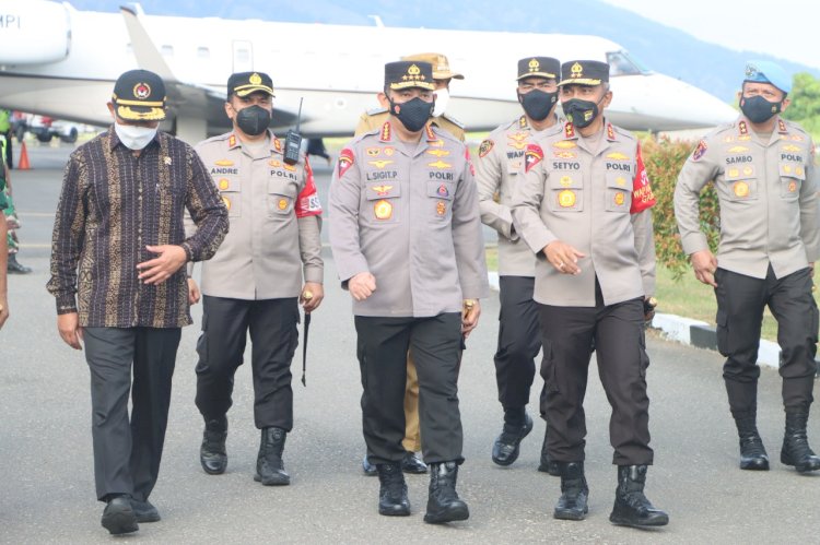 Tiba di Bandara H. Hasan Aroeboesman Ende, Kapolri Disambut Hangat Kapolda NTT