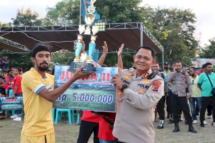Kapolres Kupang Tambahkan Bonus Bagi Finalis Turnamen Sepak Bola Bupati Cup I 2022