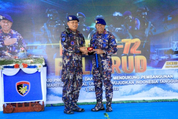 Kapolda Bersama Wakapolda dan Irwasda Polda NTT Terima Brevet Bhayangkara Bahari Kehormatan
