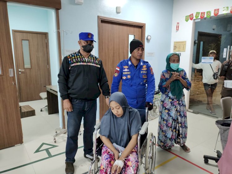 Gerak Cepat Polisi di Labuan Bajo, Mengevakuasi Ibu Hamil Dari Pulau Terpencil