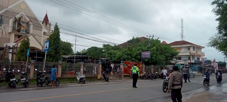 Personel Gabungan Polda NTT Amankan Ibadah Awal Tahun 2023 Umat Nasrani di Kota Kupang