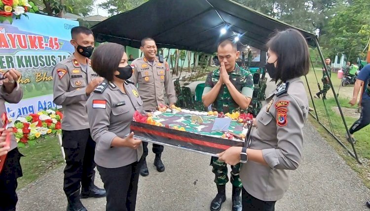 Sinergitas TNI Polri, Kapolres Belu Beri Kejutan di Hari Ulang Tahun Yonif RK 744/SYB ke 45