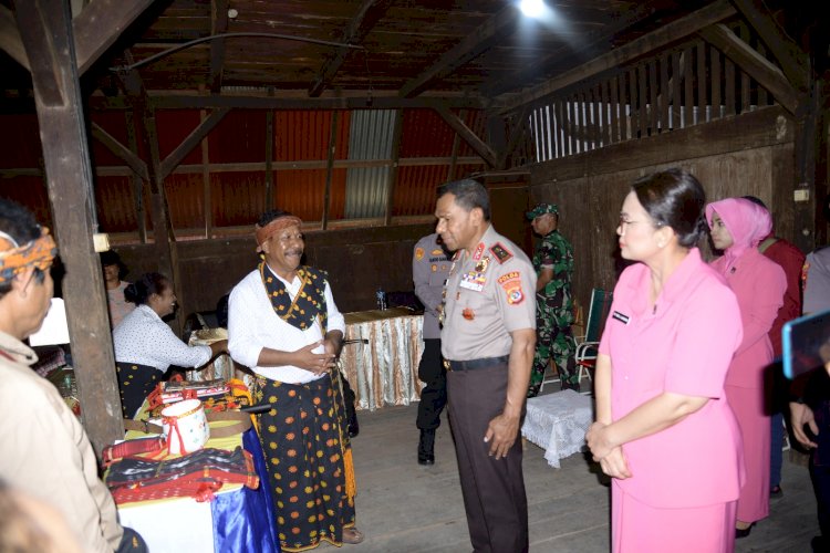 Di Nagekeo, Kapolda NTT Diberi Gelar Kehormatan Adat Sebagai Hoga Nage