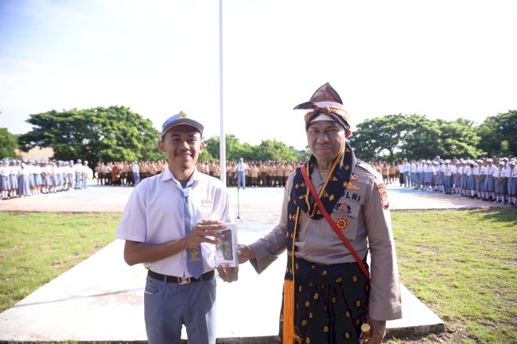 Di Nagekeo, Kapolda NTT Sambangi SMA Negeri 1 Aesesa