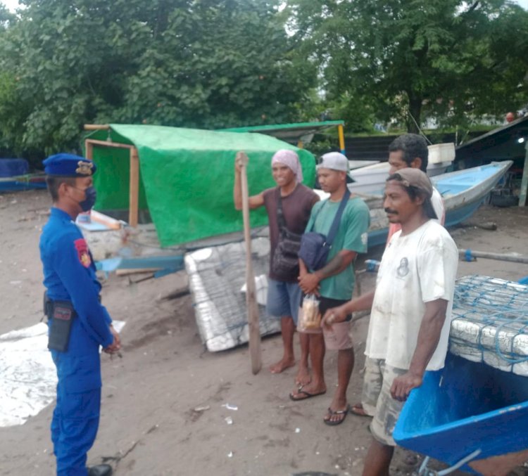 Antisipasi Gangguan Kamtibmas di Daerah Pesisir Flotim, Personel Ditpolairud Polda NTT Optimalkan Patroli Dialogis