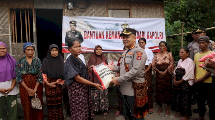 Polda NTT melalui Polres Sikka dan Ende Salurkan Bantuan Kemanusian dari Kapolri untuk Masyarakat