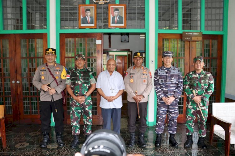 Kapolda NTT Bersama Dandrem 161/Wira Sakti Lakukan Silaturahmi dengan Uskup Larantuka