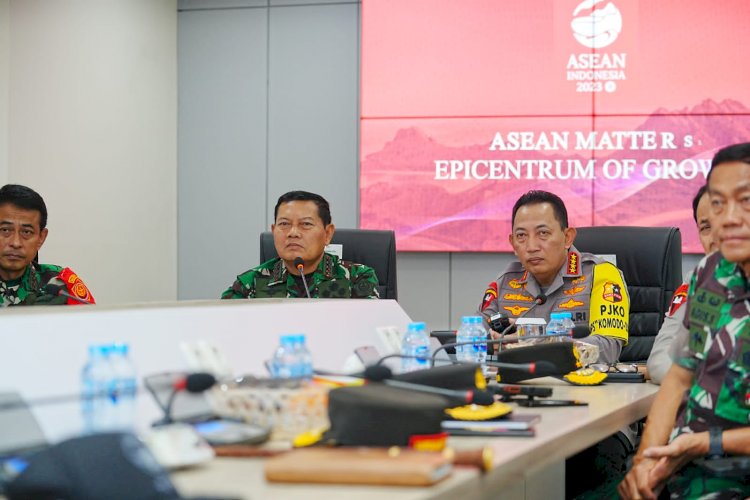 Tinjau 91 Command Center, Kapolri dan Panglima TNI Pastikan Kesiapan Personel Jelang KTT ASEAN 