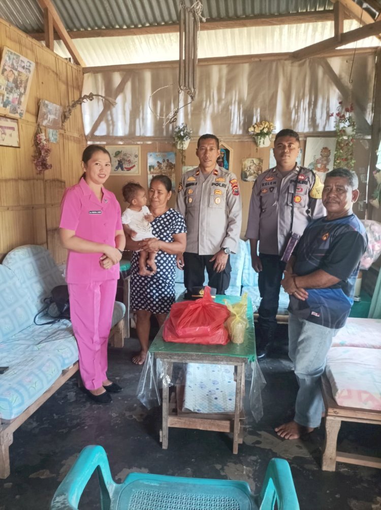 Peduli terhadap Anak Penderita Stunting, Kapolsek Adonara Barat Bersama Ketua Ketua Bhayangkari Ranting Adonara Barat Berikan Santunan