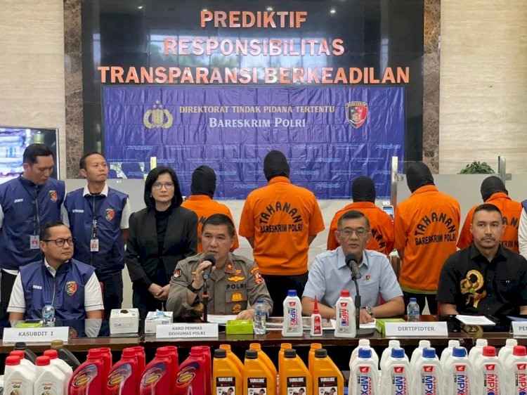 Bareskrim Polri Bongkar Produksi Oli Palsu, Lima Tersangka Ditangkap