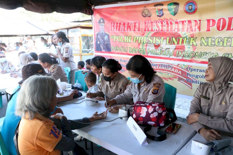 Meriahkan Hari Bhayangkara ke-77, Polda NTT Gelar Senam Sehat Bersama dan Pengobatan Massal