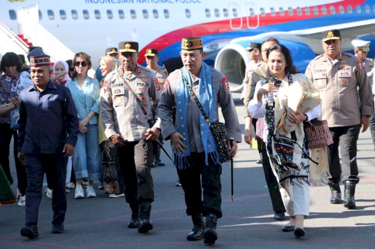 Kunjungi Labuan Bajo, Kapolri dan Ketua Umum Bhayangkari Disambut Kapolda NTT Bersama Forkopimda
