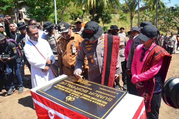 Di Pulau Palue, Kapolri dan Ketua Umum Bhayangkari Resmikan Sumur Bor dan Polsubsektor Palue