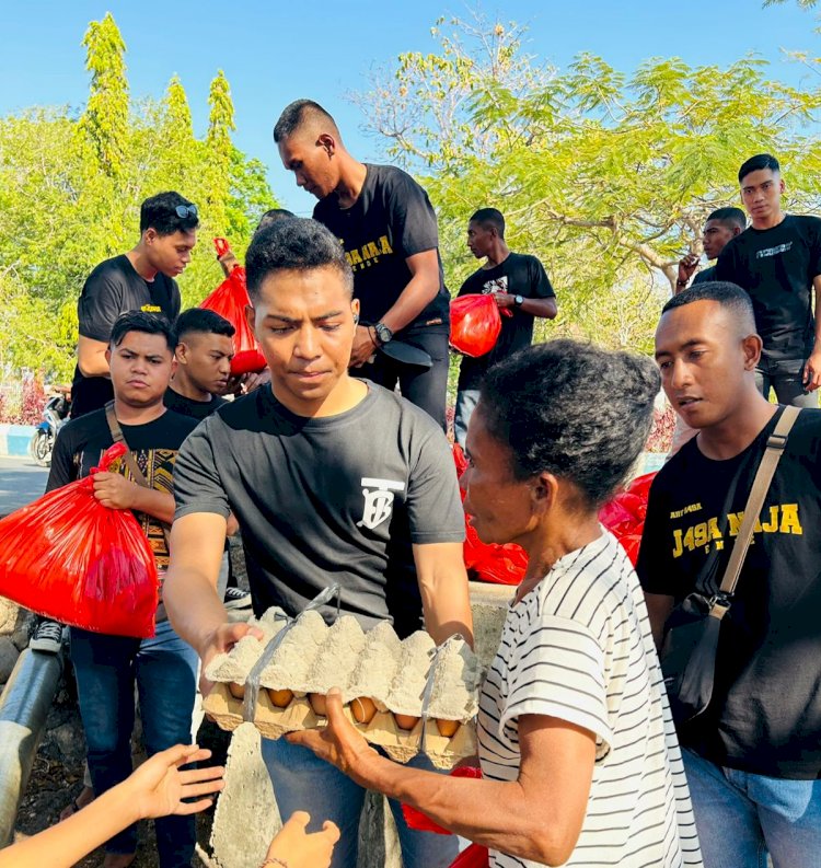 Belasan Anggota Polri Asal Kabupaten Ende Beraksi Sosial di Kota Kupang