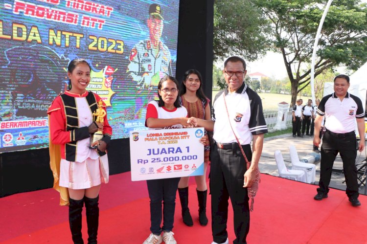 Kelompok Drumband SMA Frater Don Bosco Lewoleba Raih Juara I Lomba Drumband Kapolda NTT Cup 2023