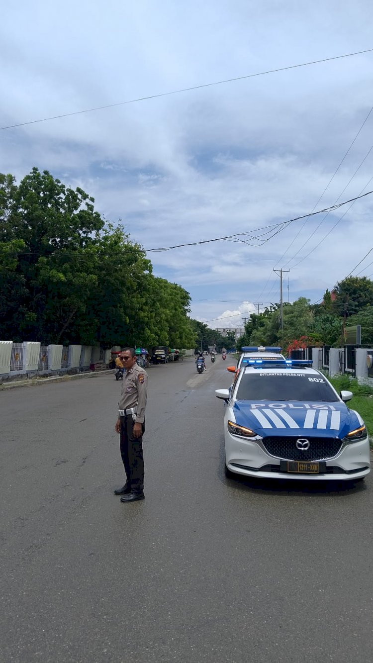 Satgas Kamseltibcarlantas Berperan Aktif Jaga Kelancaran Lalu Lintas Selama Proses Pemilu di Kota Kupang