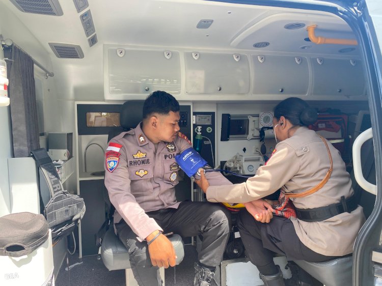 Pelayanan Kesehatan Terdepan dari Subsatgas Dokkes OMB Turangga untuk Anggota Pengaman Pemilu