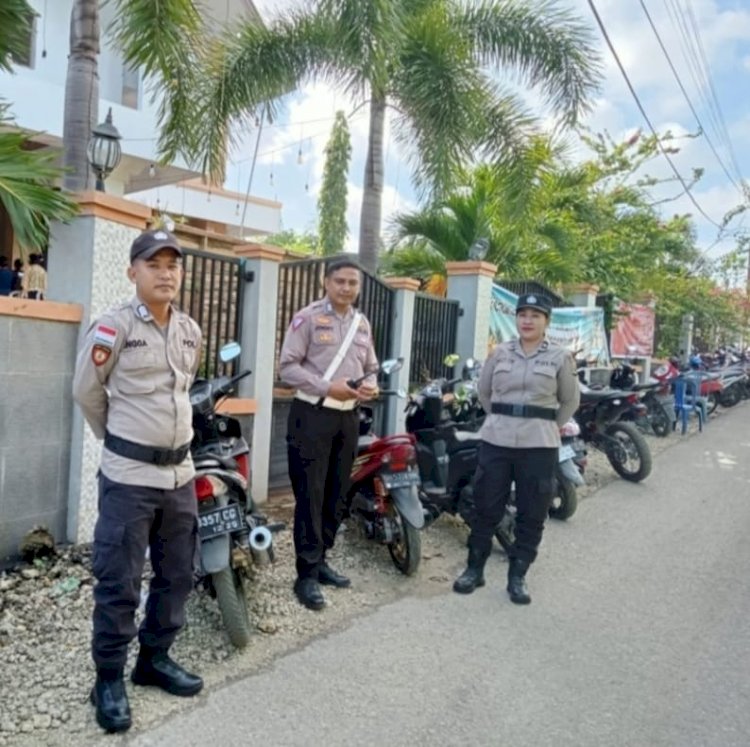 Personel Gabungan Polda NTT Pastikan Keamanan Ibadah Awal Tahun 2024 di Kota Kupang