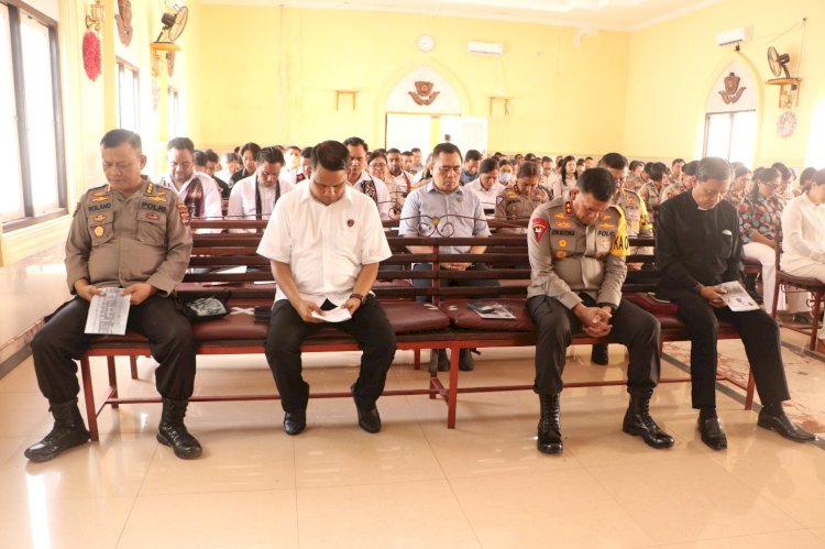 Kapolda NTT dan Anggota Tingkatkan Keimanan melalui Kegiatan Binrohtal