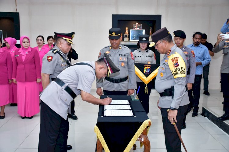 Kapolda NTT Pimpin Upacara Serah Terima Jabatan Dirintelkam dan Kabidkum Polda NTT