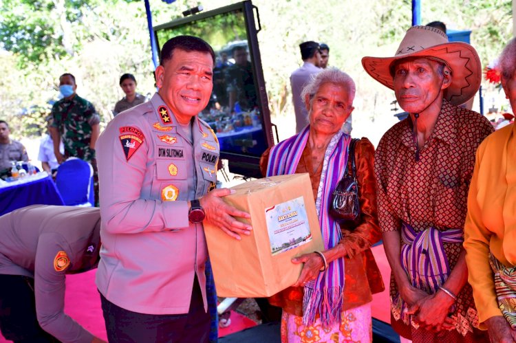 Kapolda NTT Berikan Bantuan Sosial 450 Paket Sembako dalam Peringatan Hari Bhayangkara ke-78