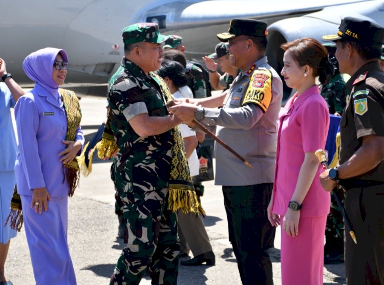 Pangkogabwilhan II Disambut Kapolda NTT dalam Kunjungan Kerja ke Perbatasan dan Pulau Terluar