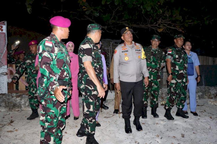 Kapolda NTT Dampingi Pangkogabwilhan II Kunjungi Pos Satgas Pulau Terluar di Rote Ndao