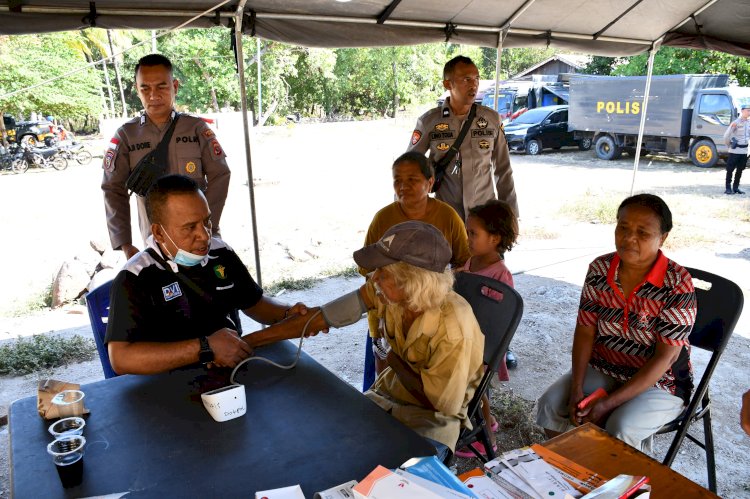 Polda NTT Hadirkan Layanan Kemanusiaan untuk Warga dan Anak-anak di Flores Timur