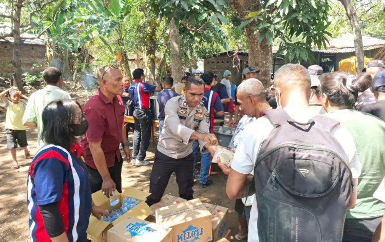 Polres Flotim Salurkan Bantuan Logistik untuk Pengungsi Gunung Lewo Tobi di Posko Desa Bokang