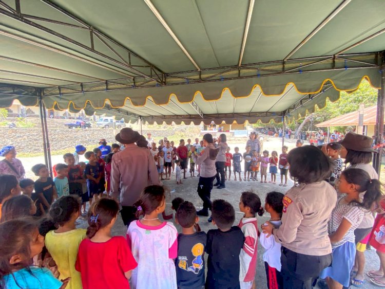 Polwan Polres Flores Timur Hadirkan Senyum Anak-Anak Korban Erupsi Gunung Lewotobi Melalui Trauma Healing